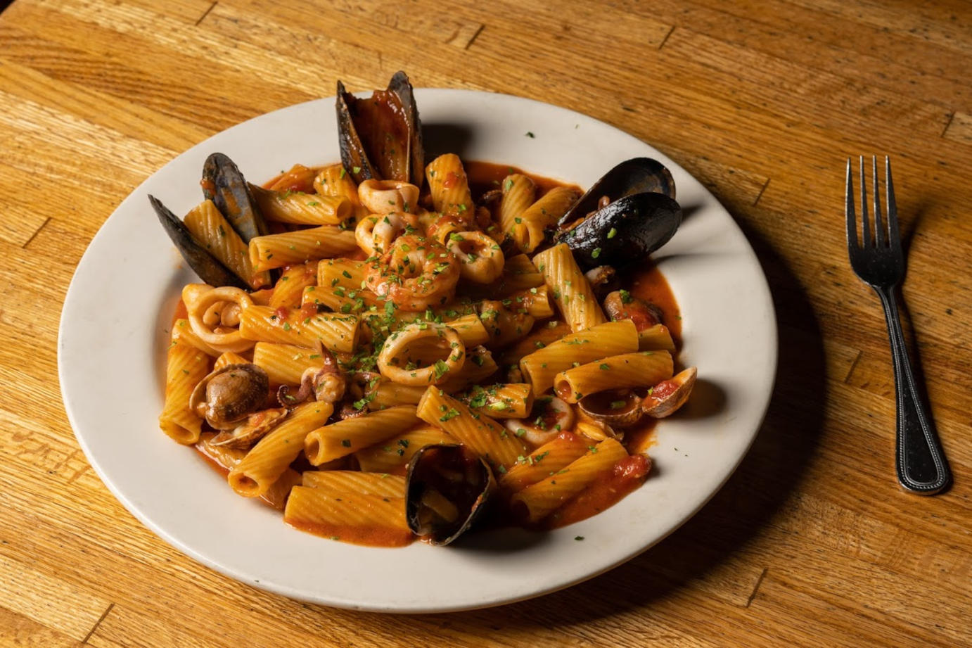 Pasta with mussels and seafood sauce